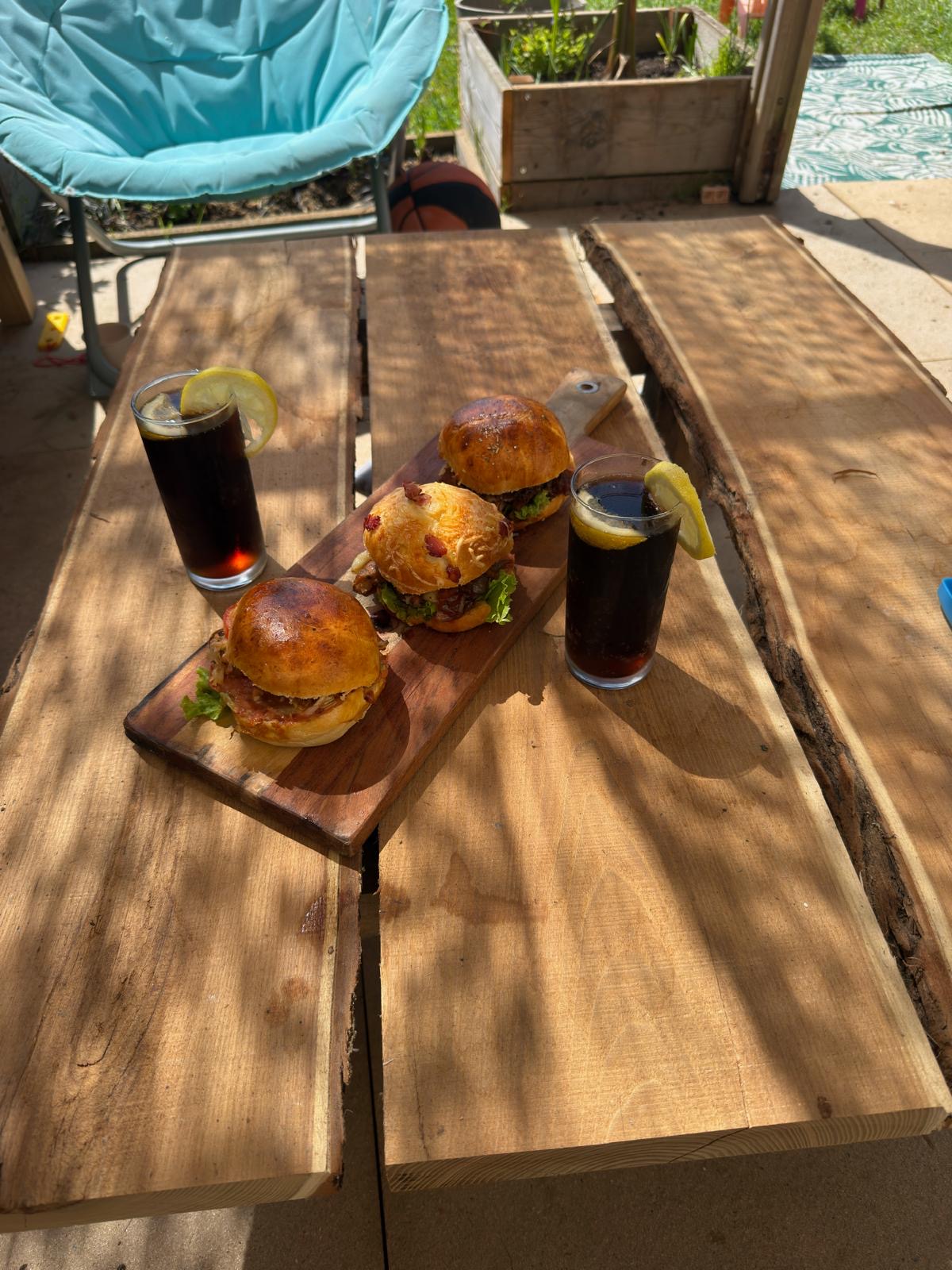 Table de repas en plateau brut